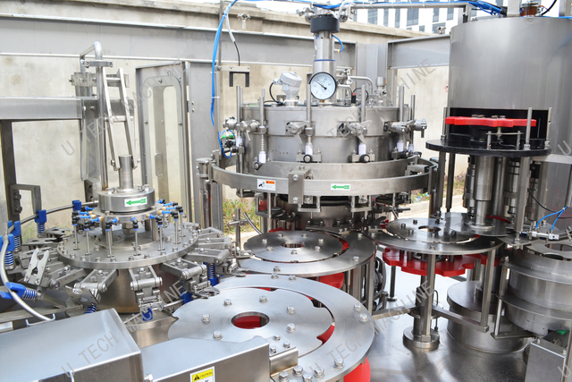 Машина для розлива безалкогольных напитков 2500BPH